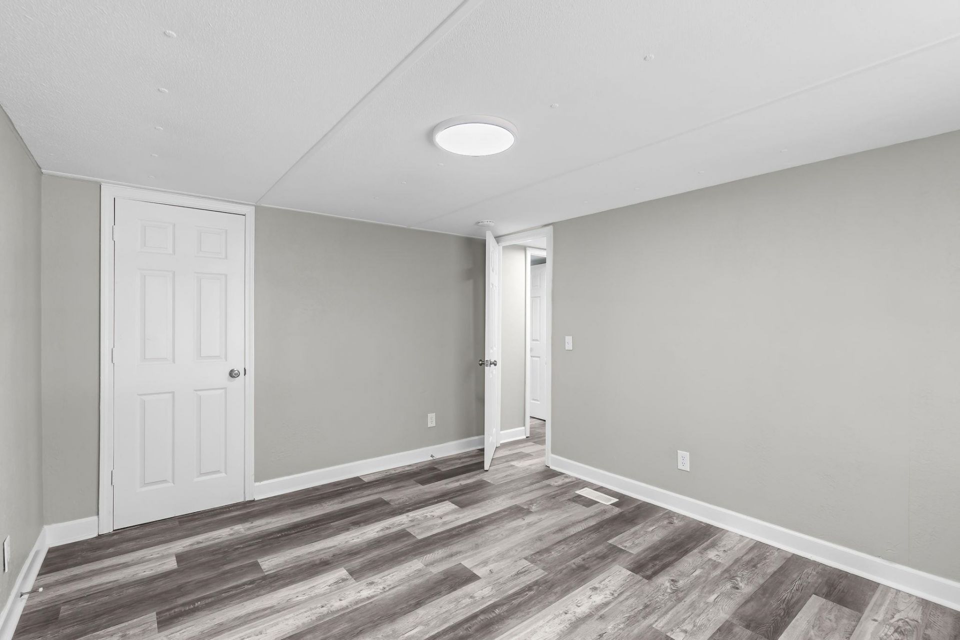 474 Grapevine St. Photo 32