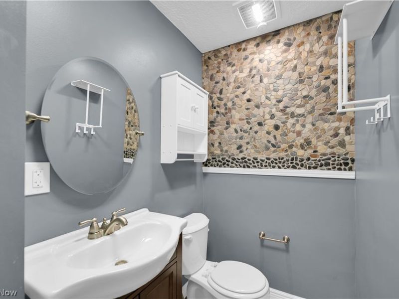 17024 Hunting Meadows Drive, Strongsville, OH 44136 Photo 29