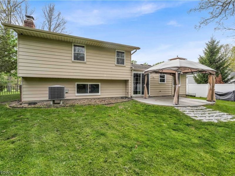 17024 Hunting Meadows Drive, Strongsville, OH 44136 Photo 37