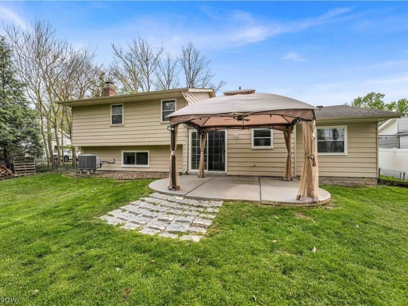 17024 Hunting Meadows Drive, Strongsville, OH 44136 Photo 38