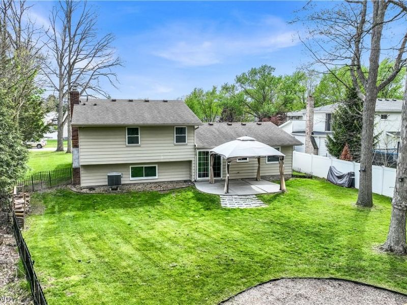 17024 Hunting Meadows Drive, Strongsville, OH 44136 Photo 39