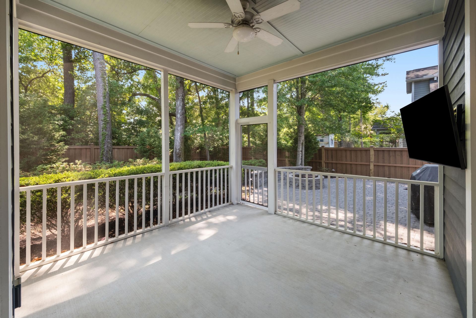 958 Foliage Lane Photo 35