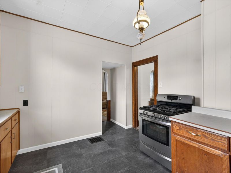810 Highland Avenue, Cambridge, OH 43725 Photo 11