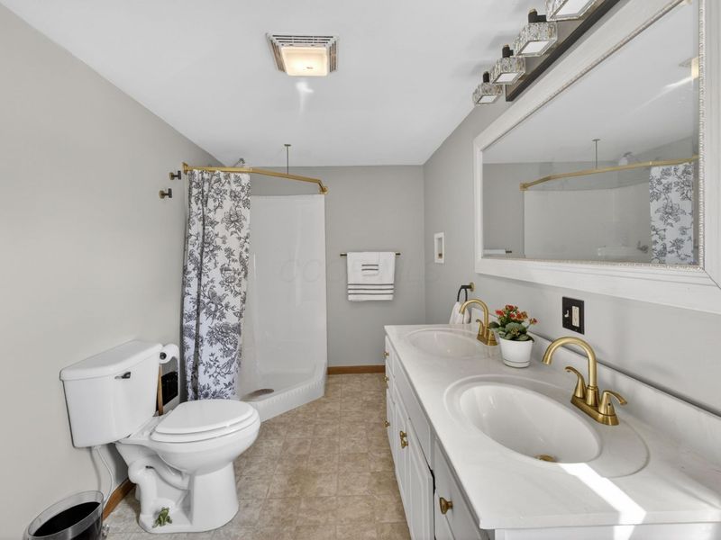 810 Highland Avenue, Cambridge, OH 43725 Photo 17
