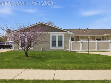 39826 Village Wood Circle, Novi, MI 48375