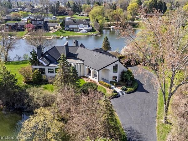 4912 Oakwood Court , Commerce Twp, MI 48382