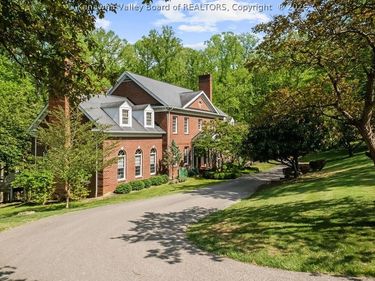 101 Whispering Woods Road, Charleston, WV 25304