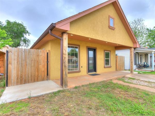 208 E Broadway Avenue, Kingfisher, OK 73750