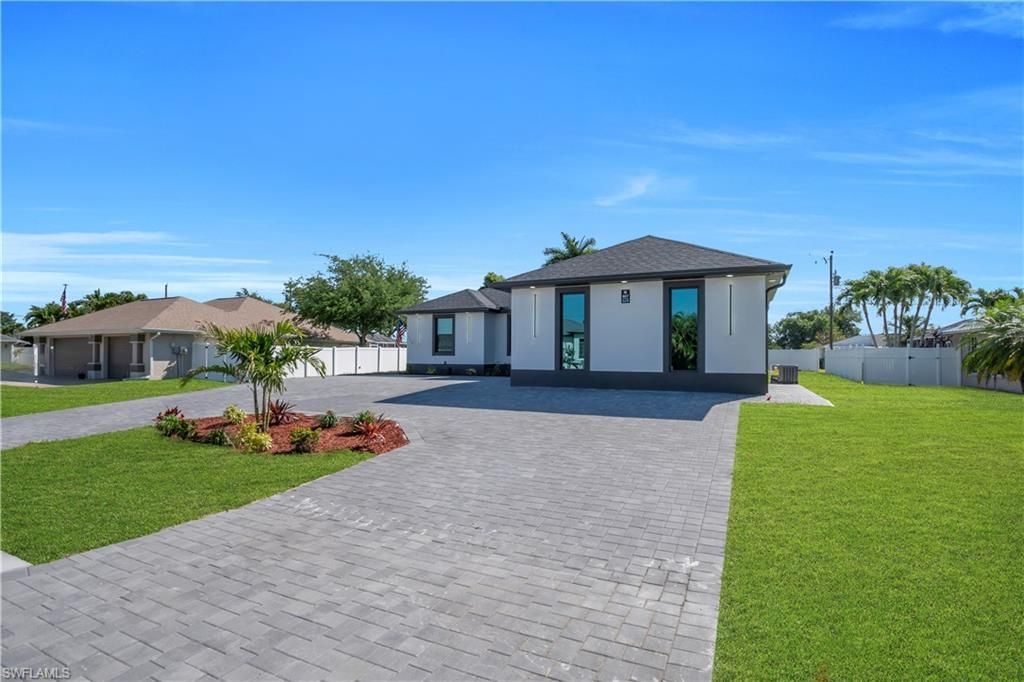807 Nicholas Pkwy W, Cape Coral, FL 33991 Photo