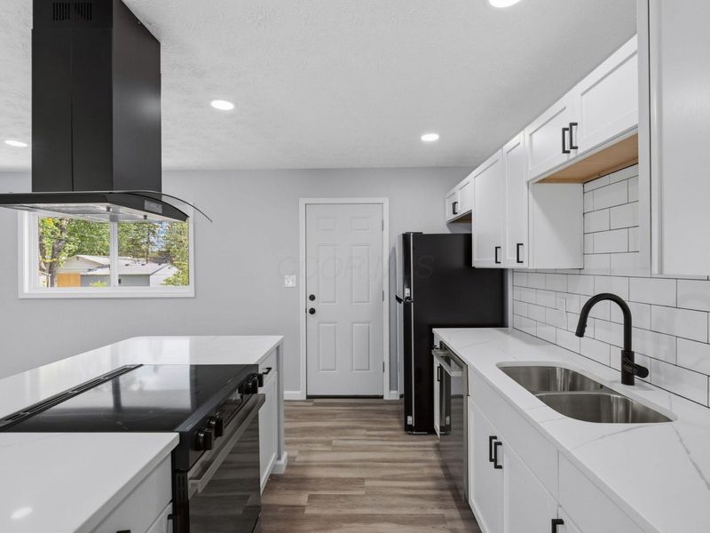 6060 Tiverton Square W, Columbus, OH 43229 Photo 1