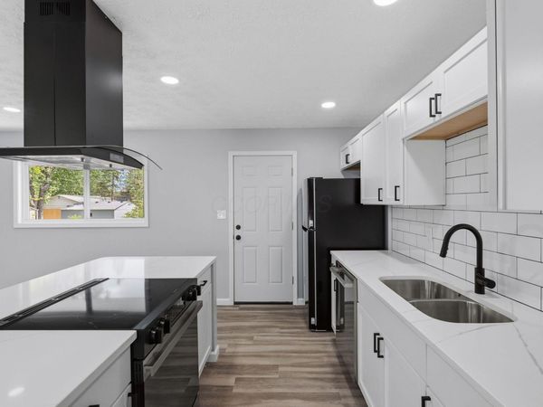 6060 Tiverton Square W, Columbus, OH 43229