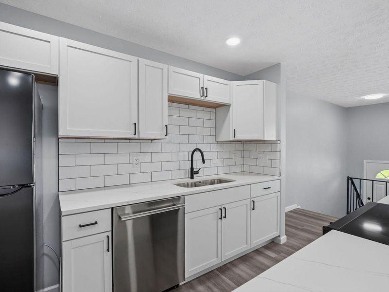 6060 Tiverton Square W, Columbus, OH 43229 Photo 2