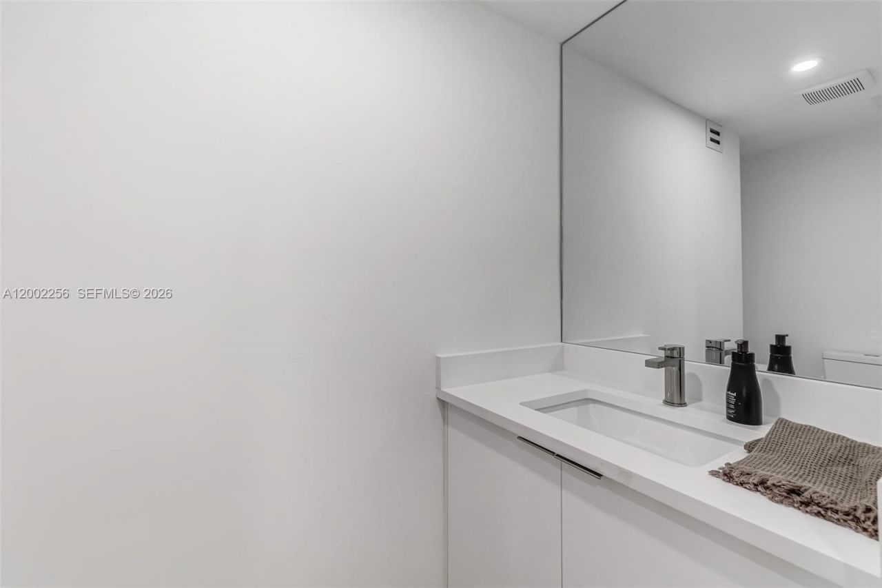 1915 Brickell Ave , Unit C1404, Miami, FL 33129 Photo