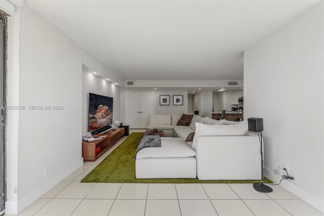 1915 Brickell Ave , Unit C1404, Miami, FL 33129 Photo