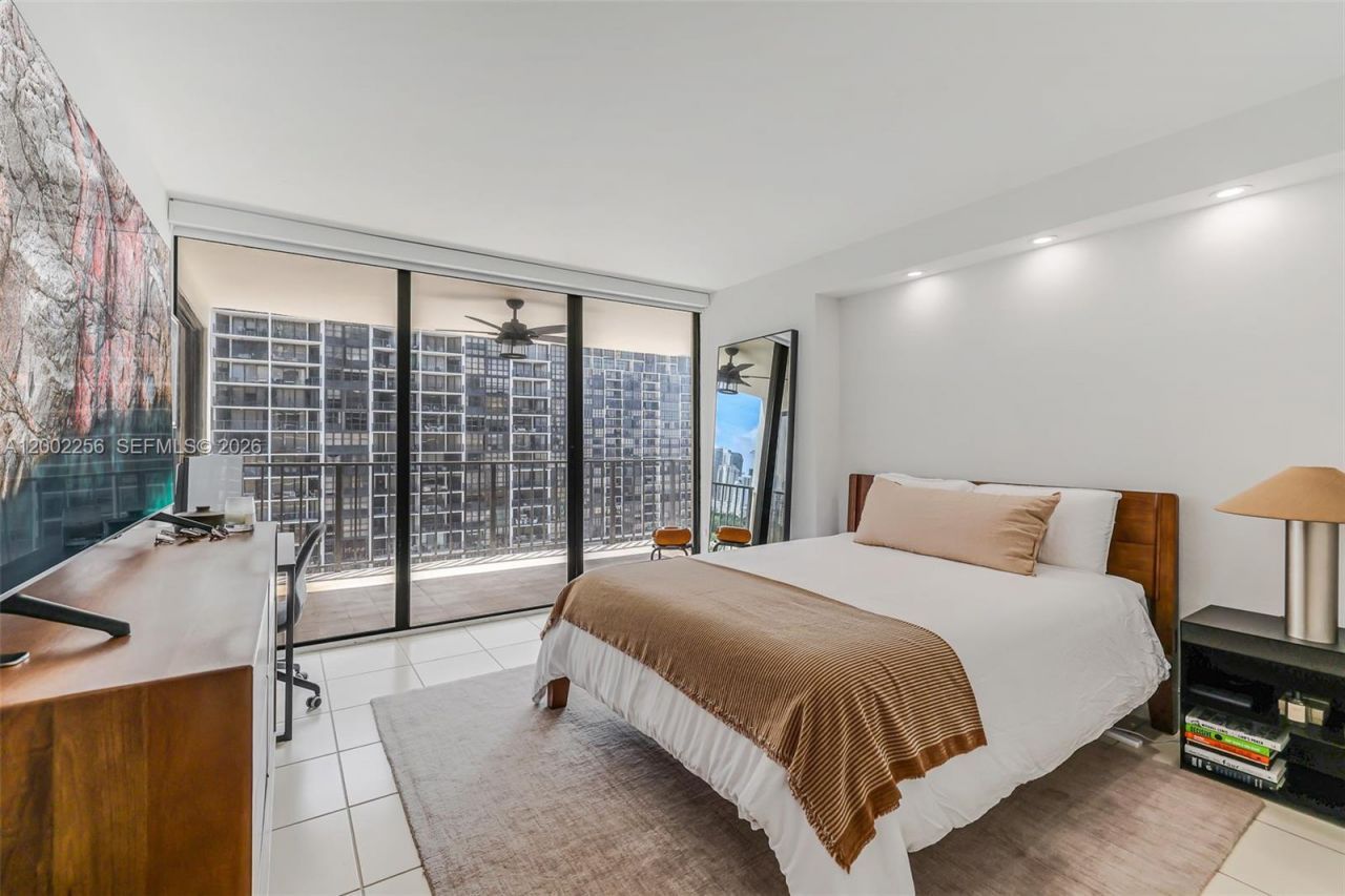 1915 Brickell Ave , Unit C1404, Miami, FL 33129 Photo