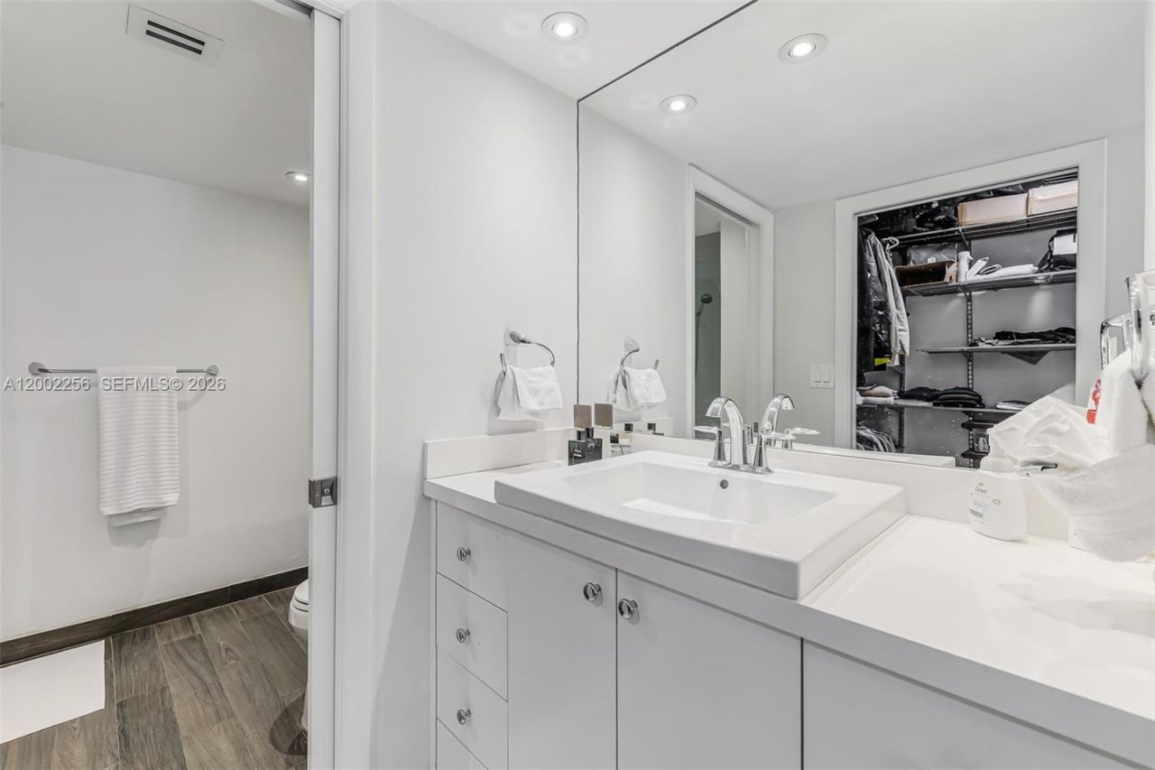 1915 Brickell Ave , Unit C1404, Miami, FL 33129 Photo