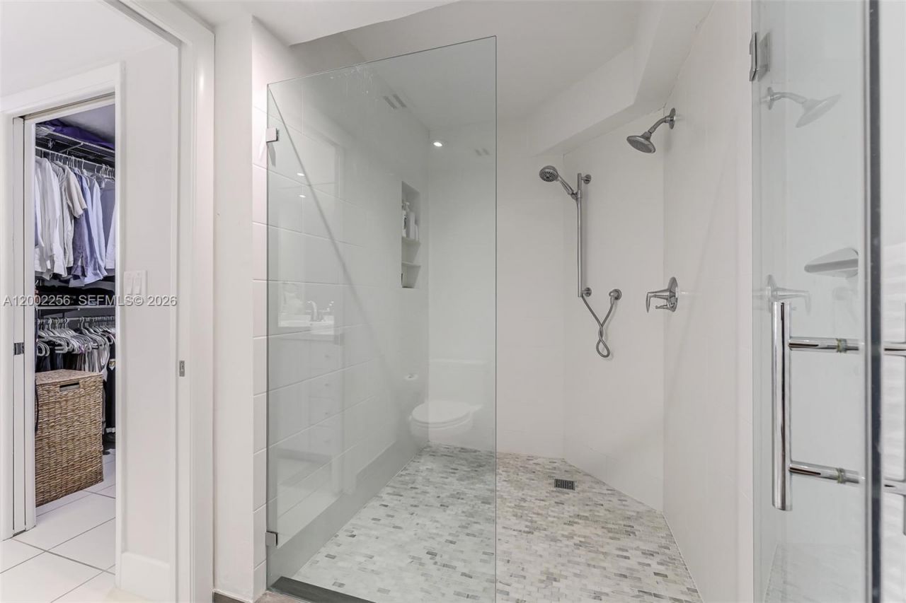 1915 Brickell Ave , Unit C1404, Miami, FL 33129 Photo