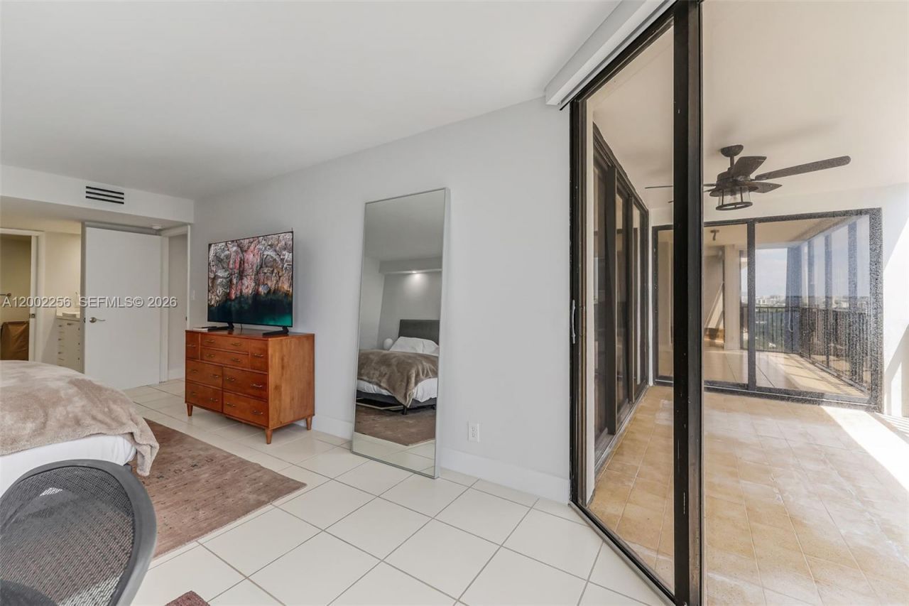 1915 Brickell Ave , Unit C1404, Miami, FL 33129 Photo