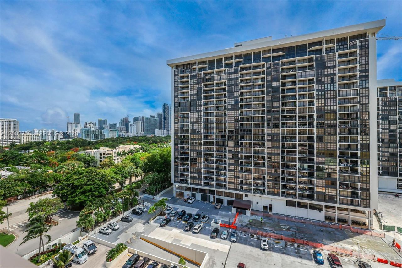 1915 Brickell Ave , Unit C1404, Miami, FL 33129 Photo
