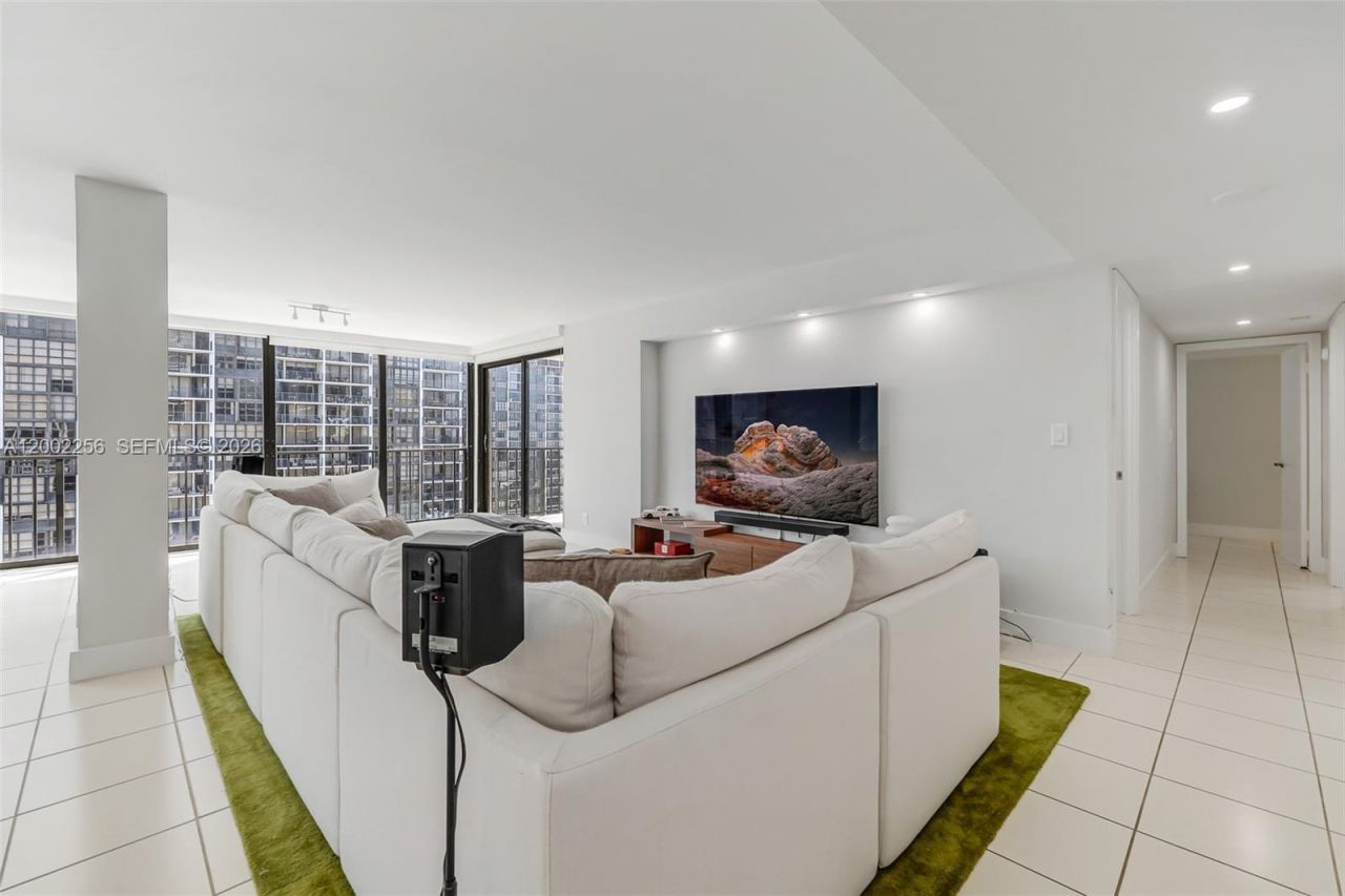 1915 Brickell Ave , Unit C1404, Miami, FL 33129 Photo