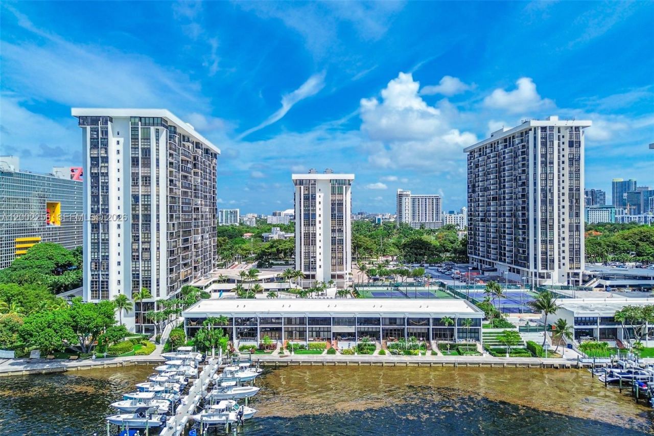 1915 Brickell Ave , Unit C1404, Miami, FL 33129 Photo