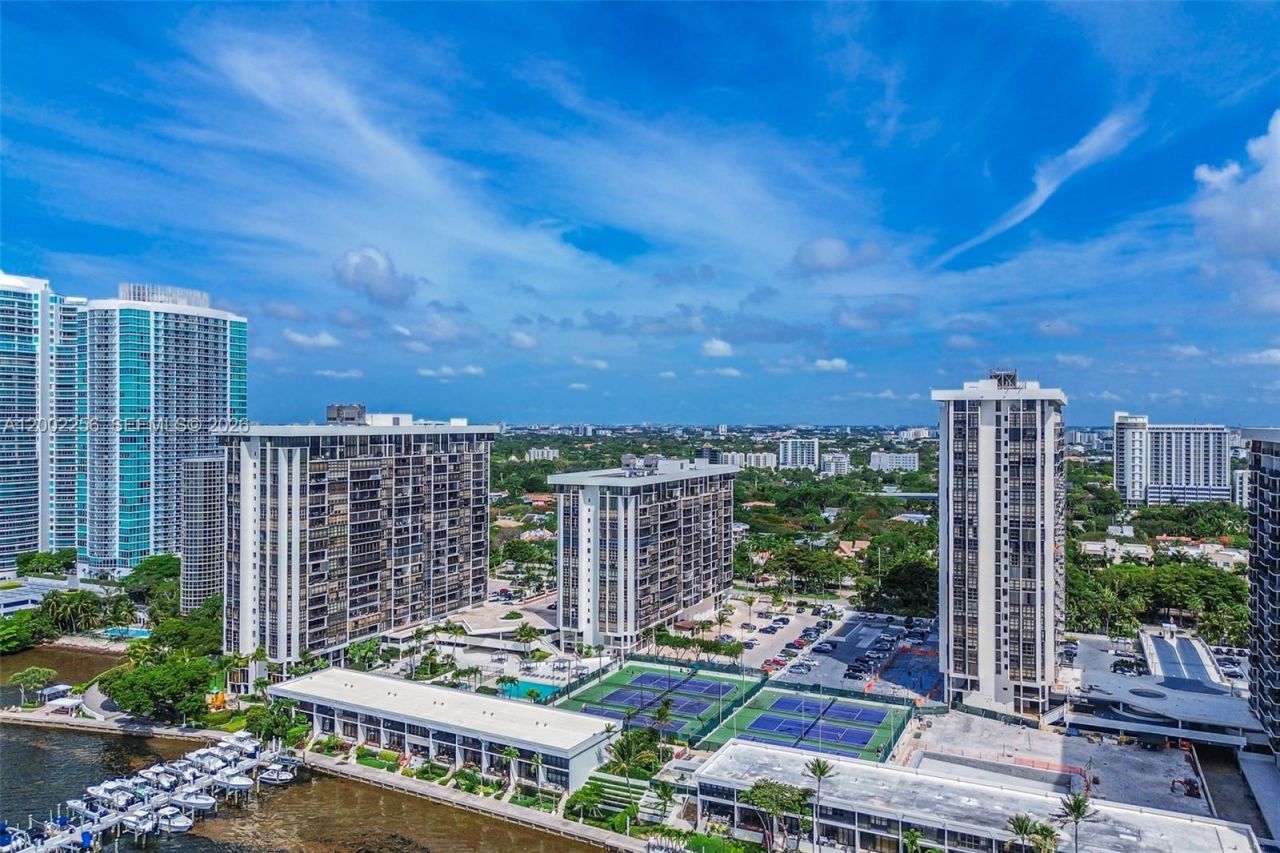 1915 Brickell Ave , Unit C1404, Miami, FL 33129 Photo