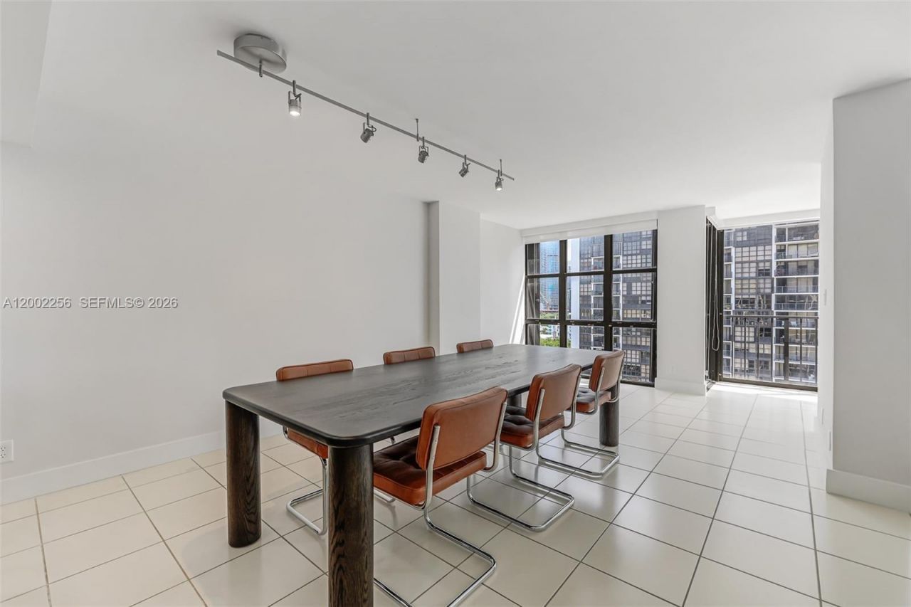 1915 Brickell Ave , Unit C1404, Miami, FL 33129 Photo