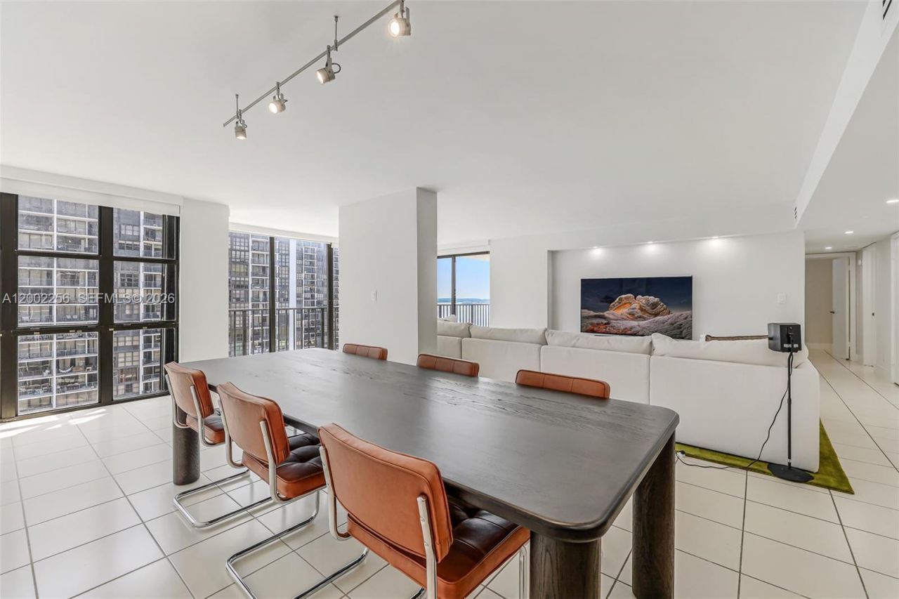1915 Brickell Ave , Unit C1404, Miami, FL 33129 Photo