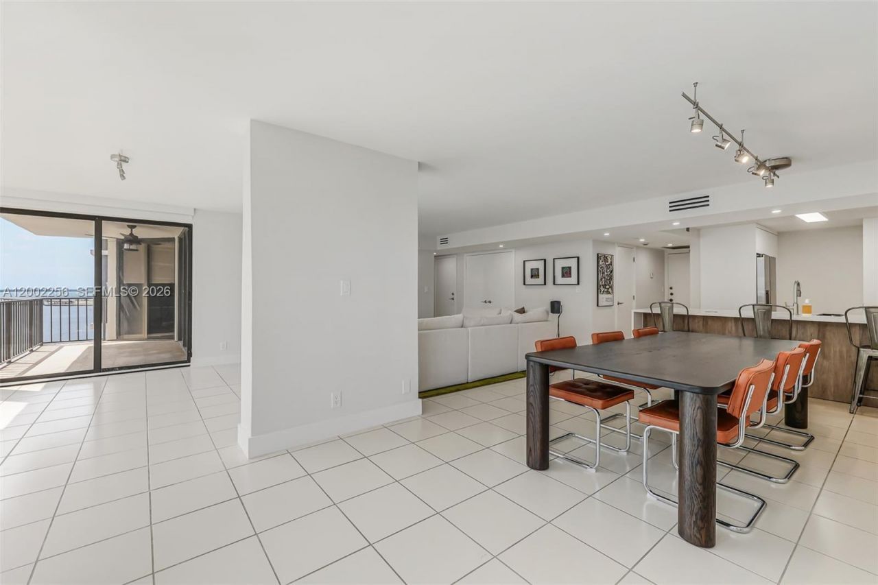 1915 Brickell Ave , Unit C1404, Miami, FL 33129 Photo
