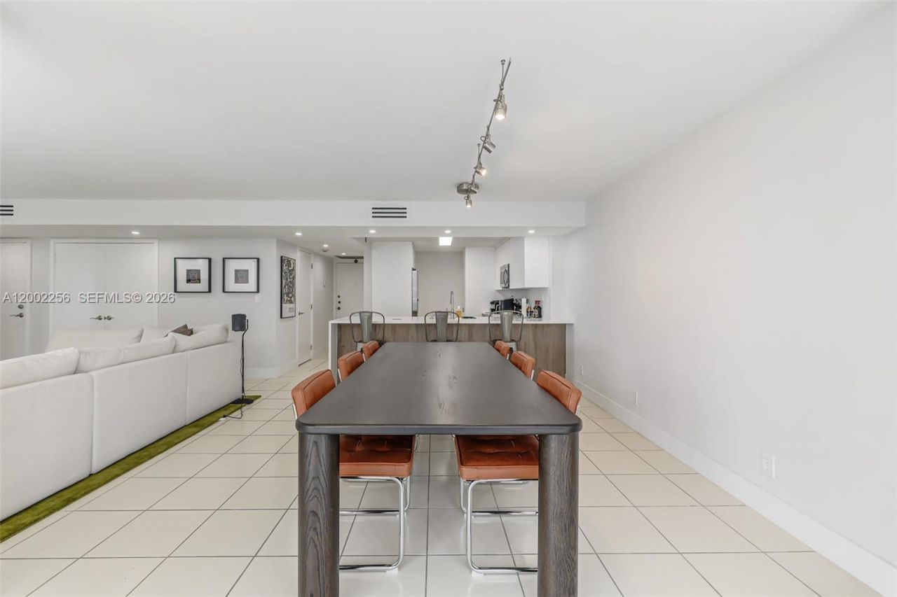 1915 Brickell Ave , Unit C1404, Miami, FL 33129 Photo