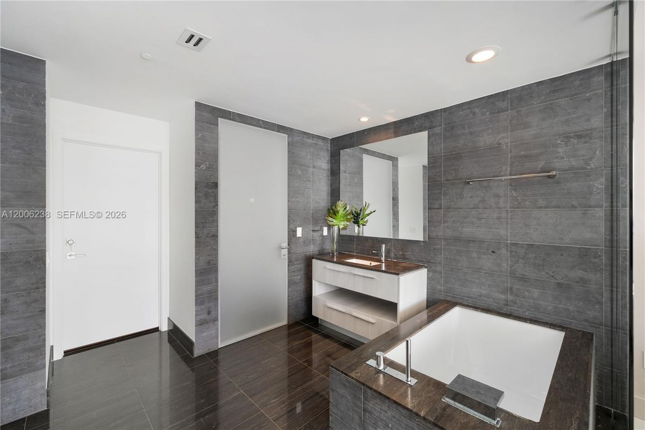 3131 NE 7th Ave, Unit PH5202, Miami, FL 33137 Photo