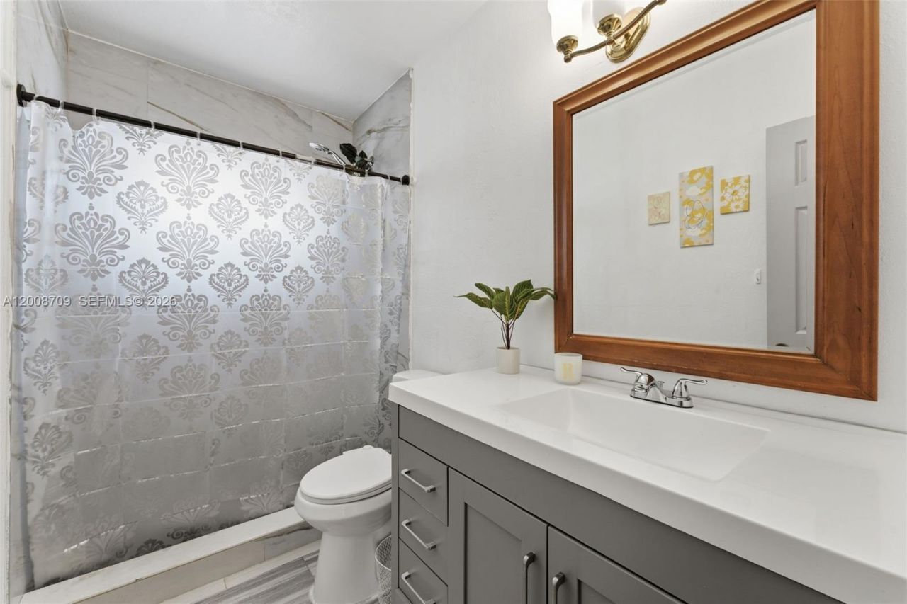 1440 NW 179th Ter, Miami Gardens, FL 33169 Photo
