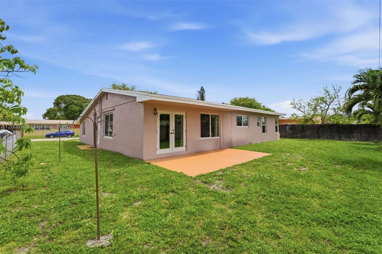 1440 NW 179th Ter, Miami Gardens, FL 33169 Photo