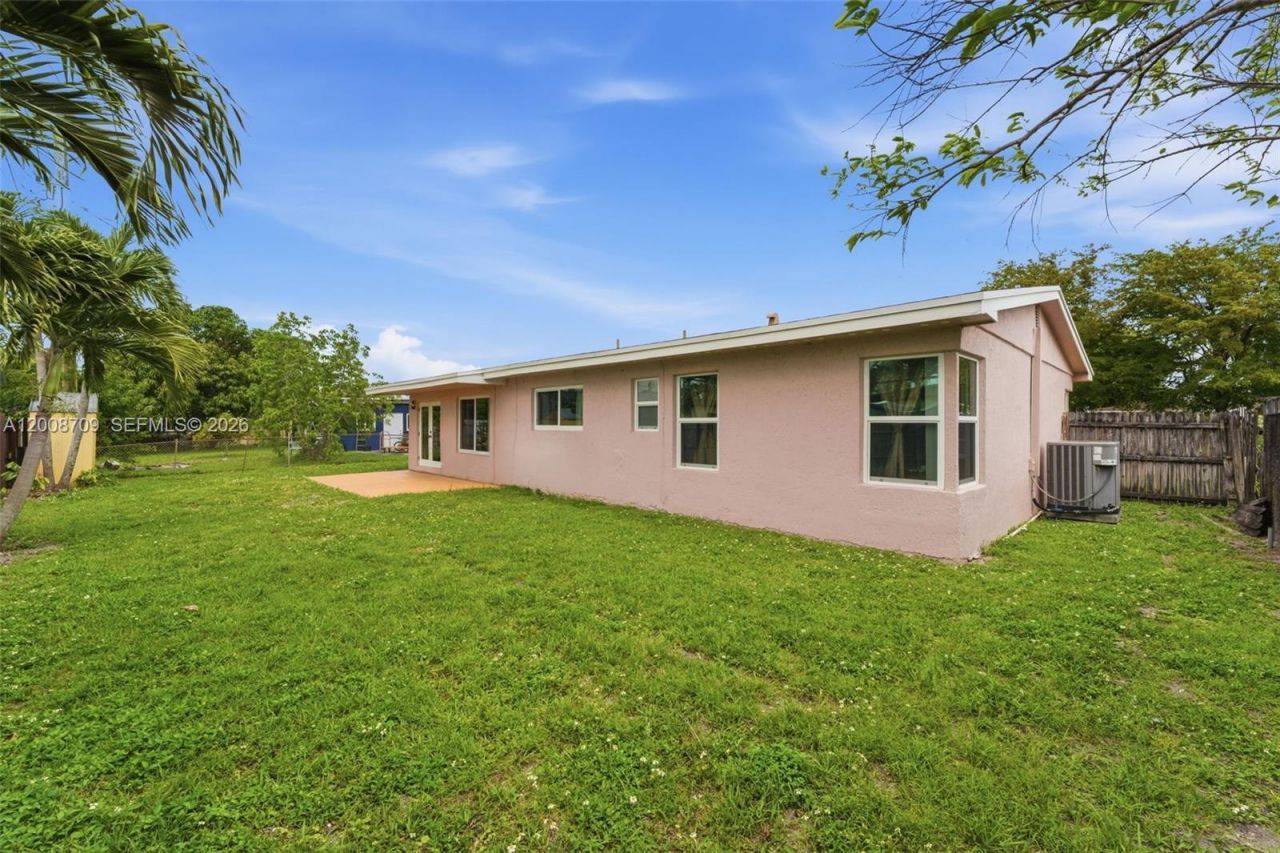 1440 NW 179th Ter, Miami Gardens, FL 33169 Photo