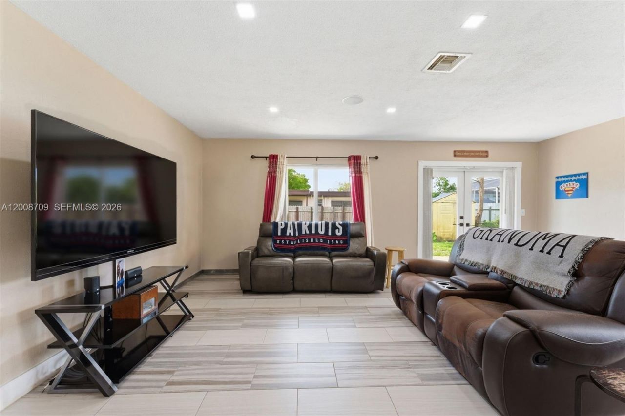 1440 NW 179th Ter, Miami Gardens, FL 33169 Photo