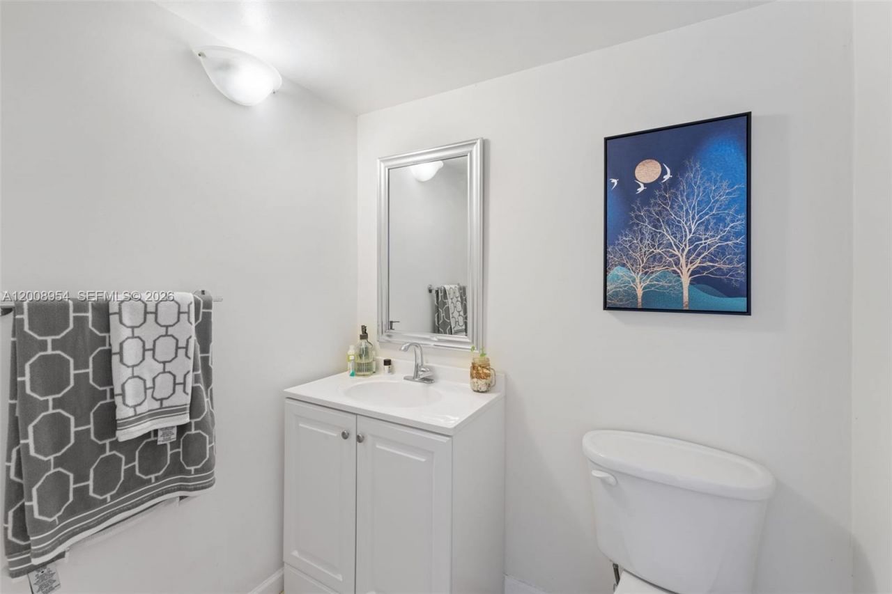 900 Bay Dr, Unit 421, Miami Beach, FL 33141 Photo