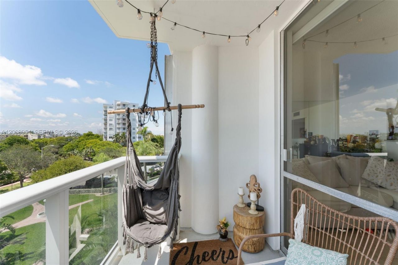 900 Bay Dr, Unit 421, Miami Beach, FL 33141 Photo