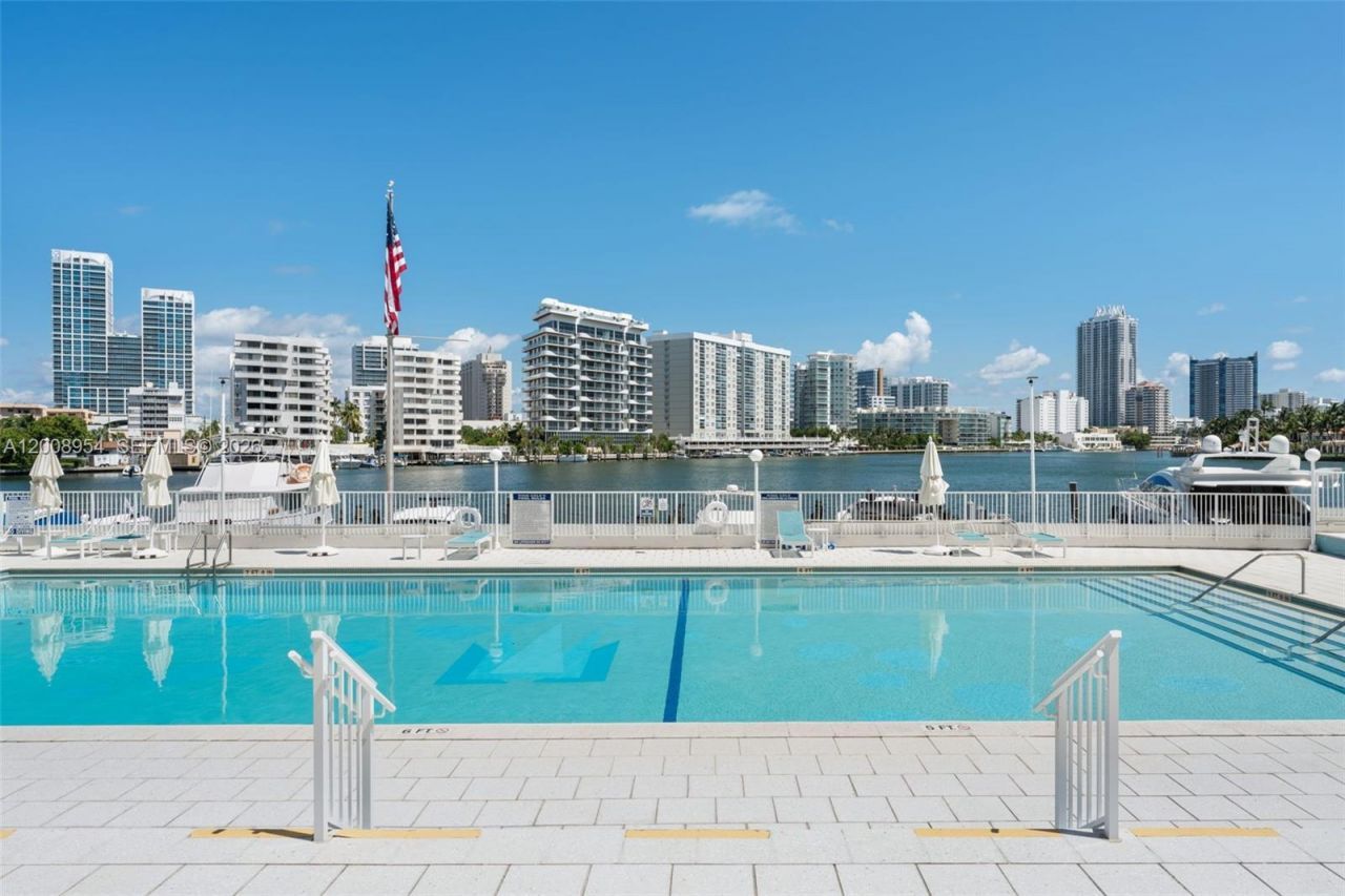 900 Bay Dr, Unit 421, Miami Beach, FL 33141 Photo