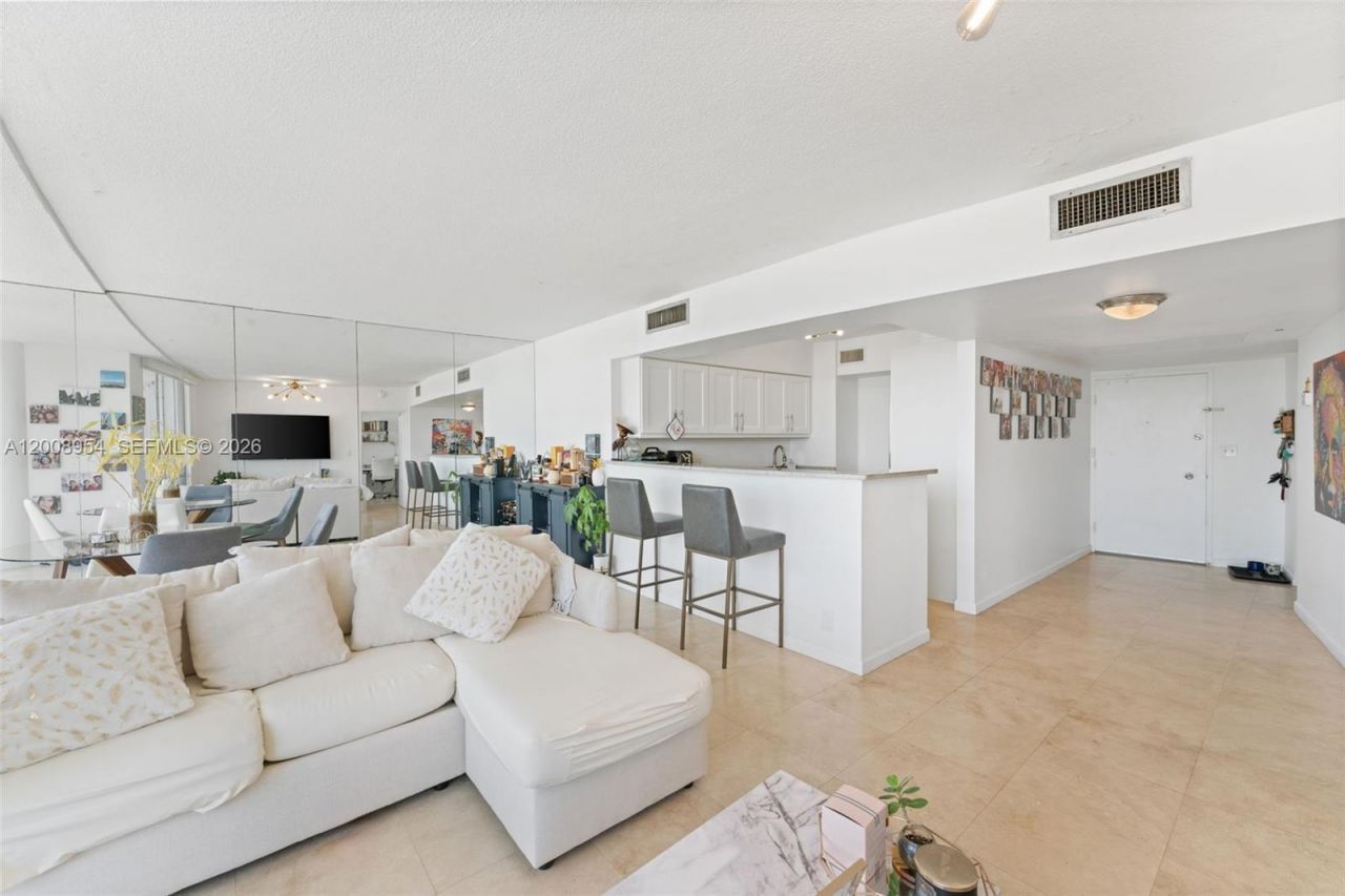 900 Bay Dr, Unit 421, Miami Beach, FL 33141 Photo