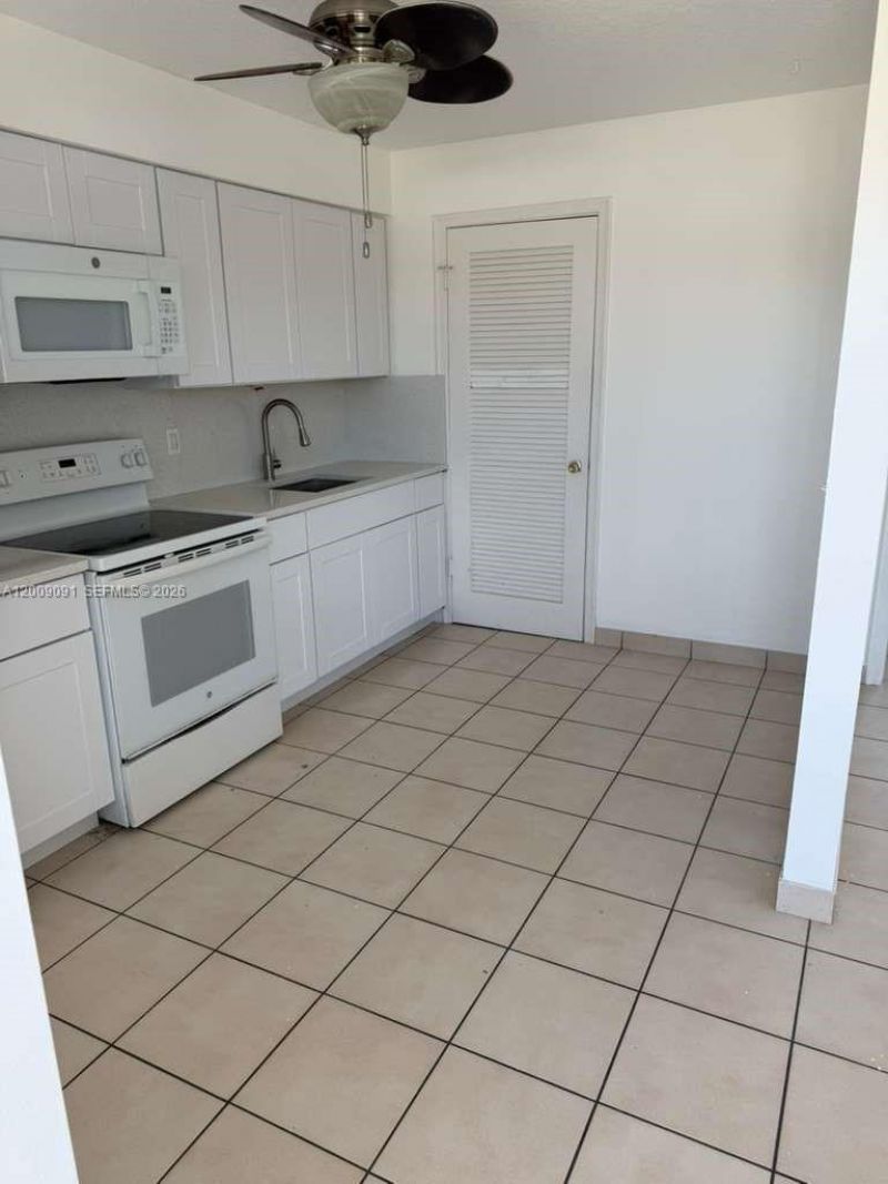 609 NE 6 Th Court, Unit F, Boynton Beach, FL 33435 Photo