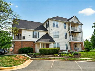 25280 LAKE SHORE SQUARE, Unit 205, CHANTILLY, VA 20152