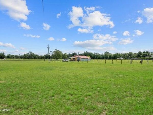 10201 Western Road, Fountain, FL 32438