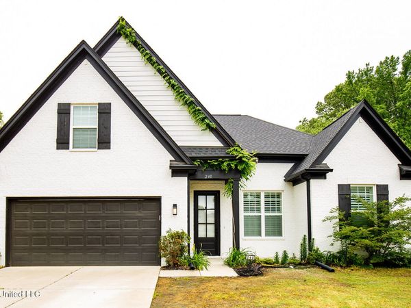 240 Crimsonwood Drive, Byhalia, MS 38611