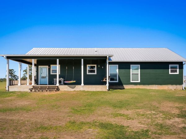 935 Highway 21 E, Paige, TX 78602