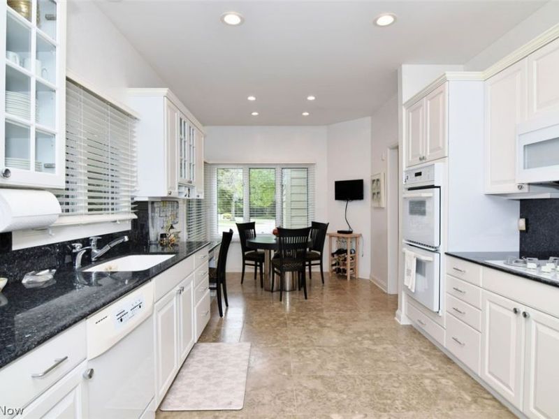 22 Waterford Lane, Beachwood, OH 44122 Photo 8