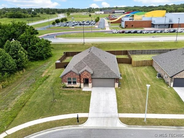 1518 S 72nd Place, Broken Arrow, OK 74014