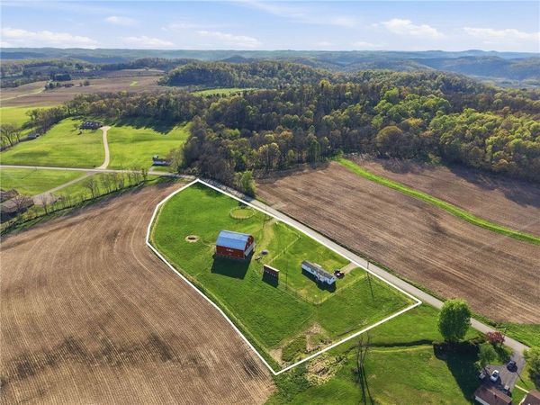 2117 Tunnelton Rd , Clarksburg, PA 15725