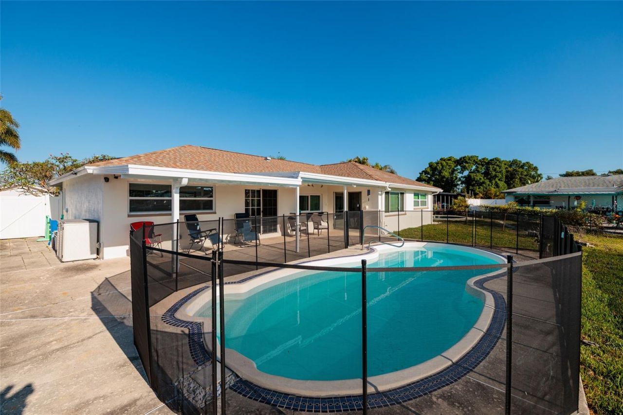 9773 1st Street Ne, Saint Petersburg, FL 33702 Photo