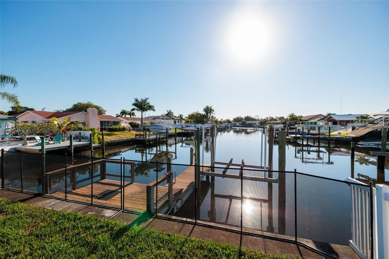 9773 1st Street Ne, Saint Petersburg, FL 33702 Photo