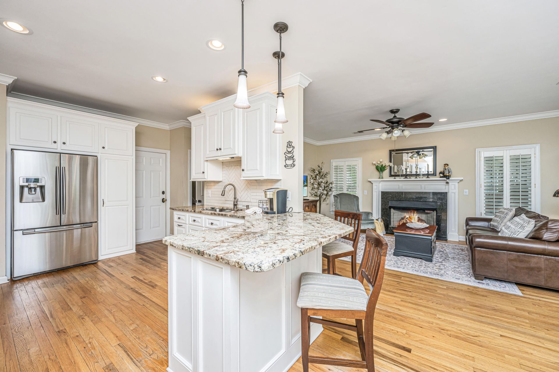 8608 Timbermarsh Lane Photo 17